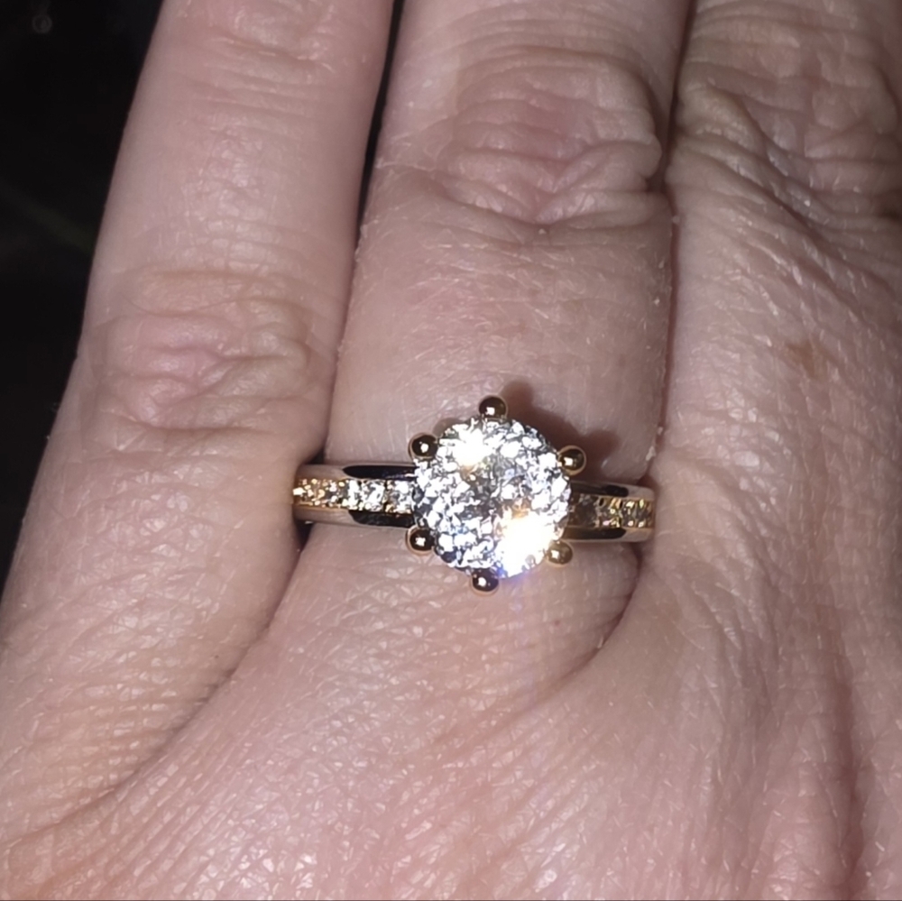 Elegant Gold and Silver Women's Ring